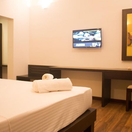 The Suite 262 Негомбо Экстерьер фото